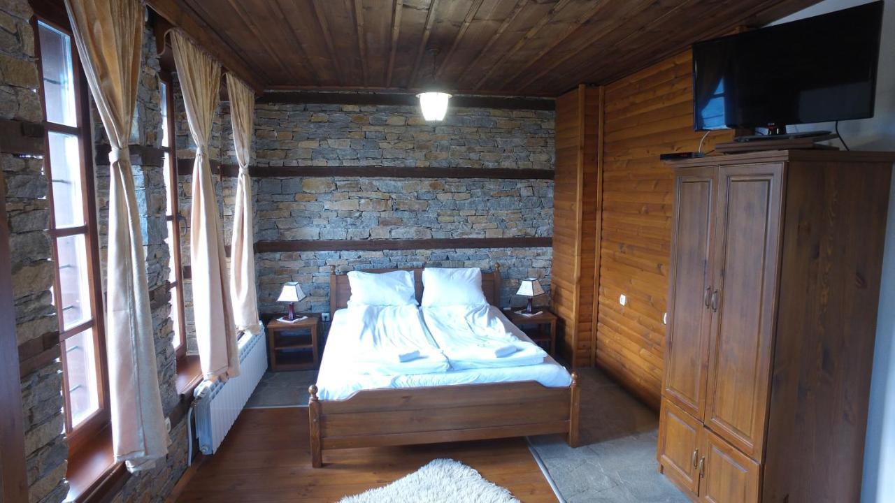 Leshtenski Rai Guest House Exterior photo