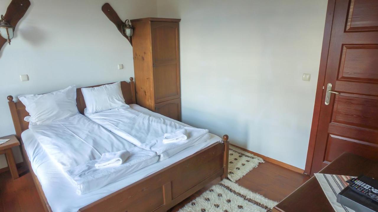 Leshtenski Rai Guest House Exterior photo