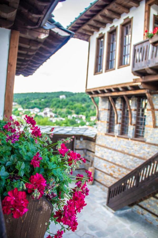 Leshtenski Rai Guest House Exterior photo