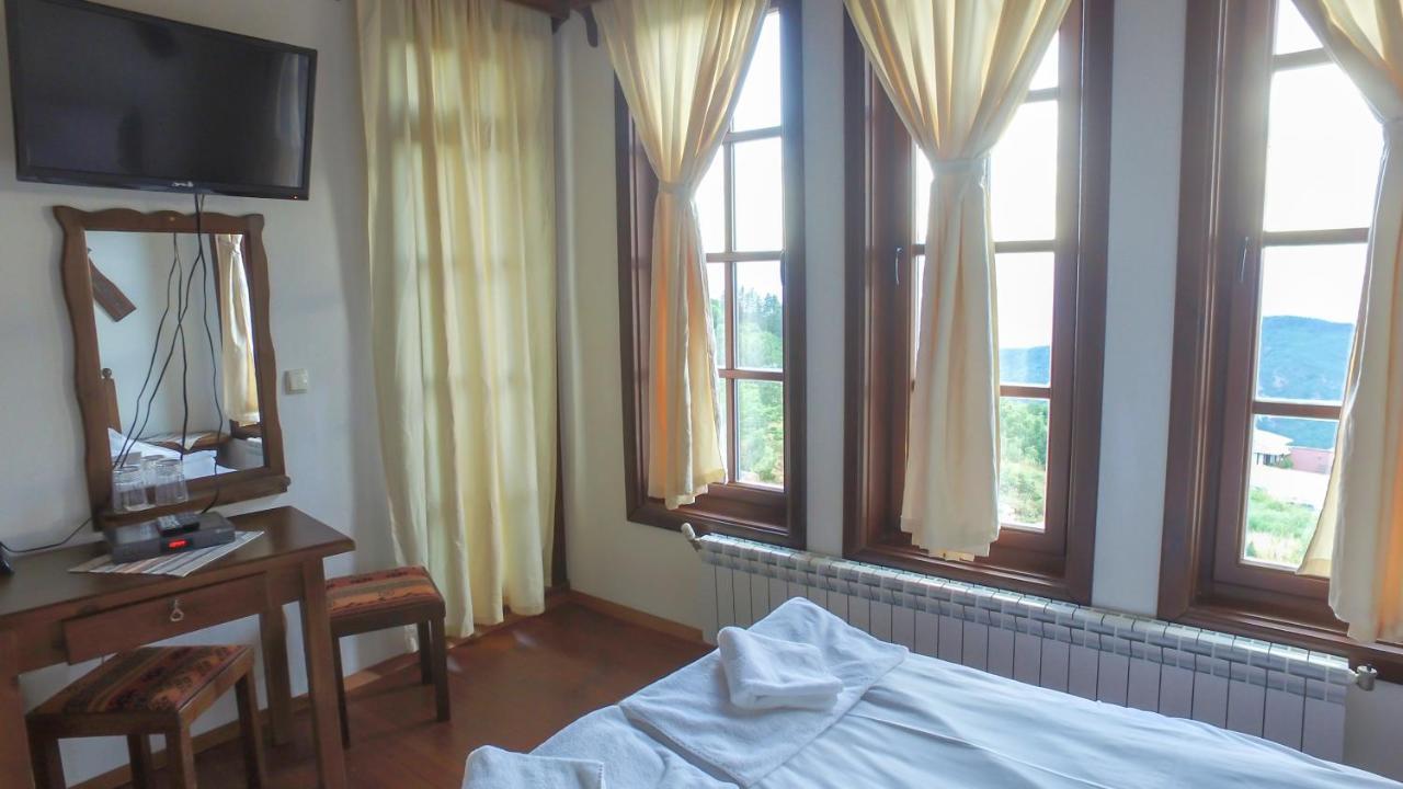 Leshtenski Rai Guest House Exterior photo