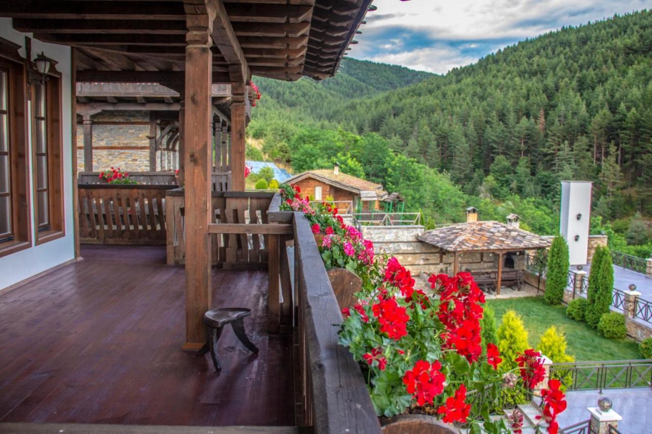 Leshtenski Rai Guest House Exterior photo