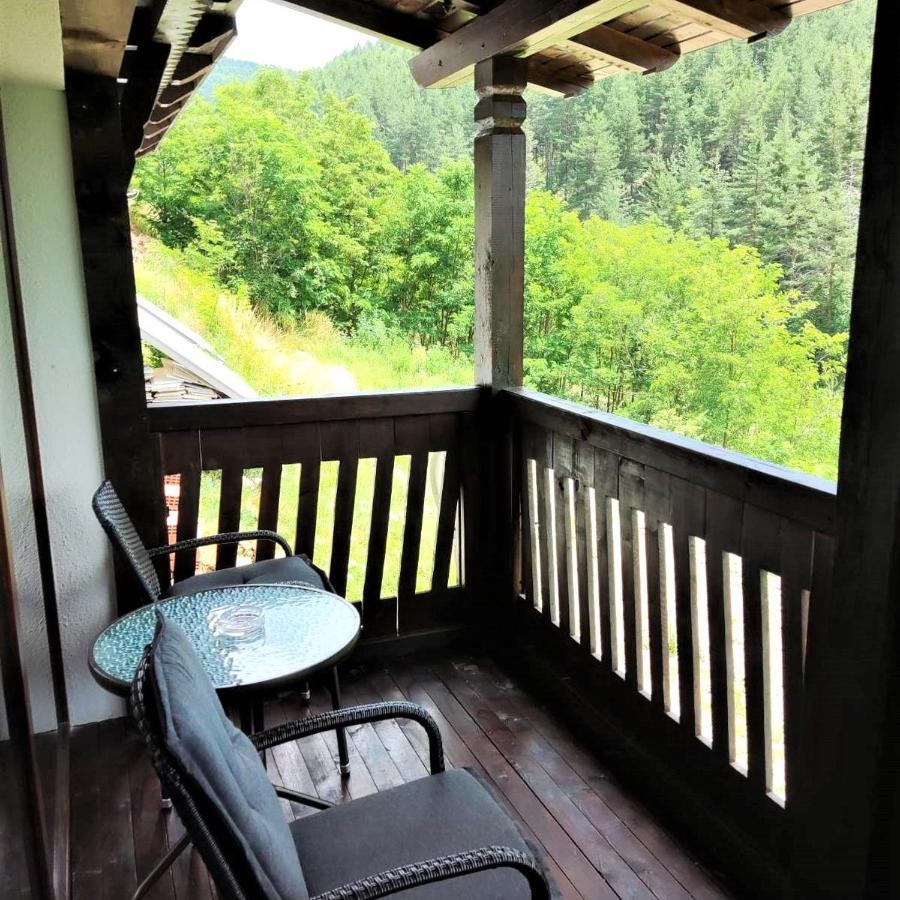 Leshtenski Rai Guest House Exterior photo