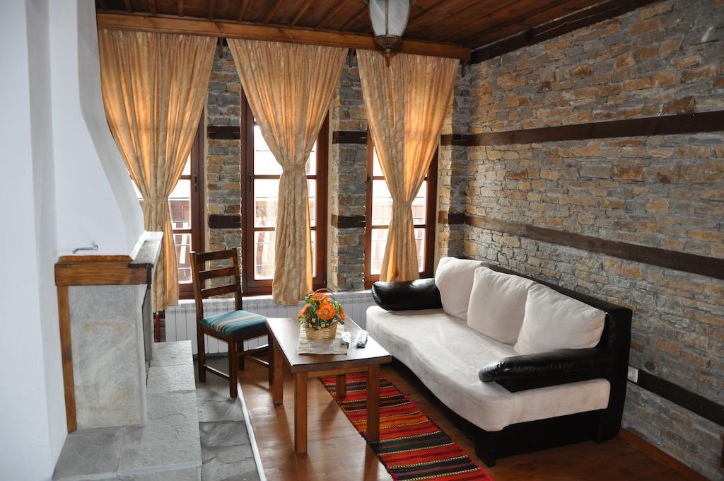 Leshtenski Rai Guest House Exterior photo